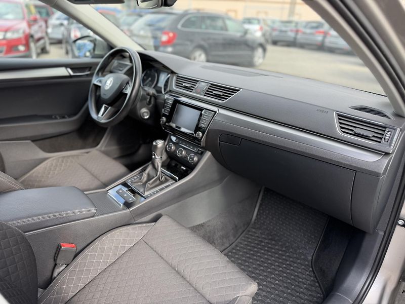 Škoda Superb 2.0 TDi, 110kw, manual, tažné - fotka 9 z 13