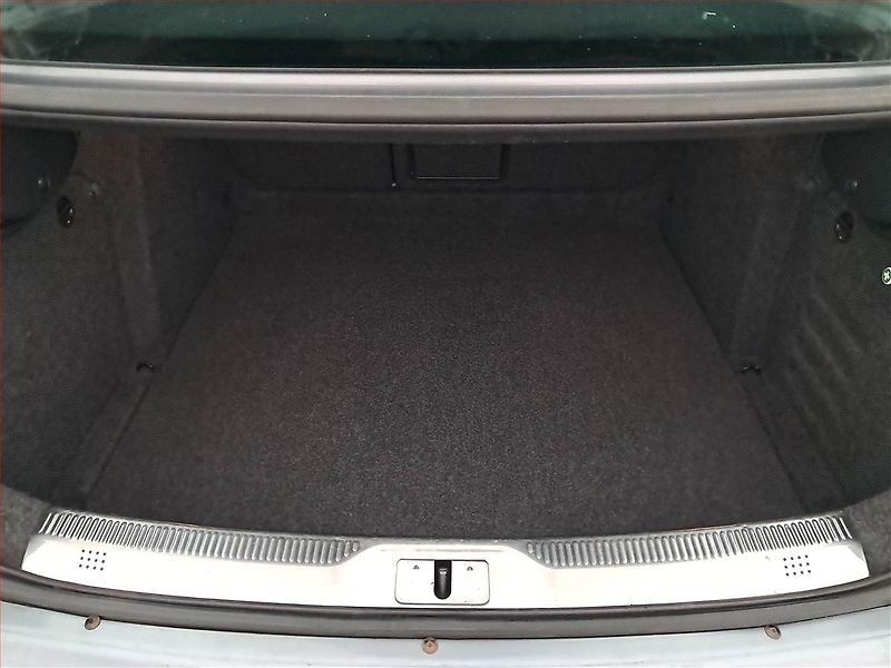 Škoda Superb (2011) 2.0 TDI, Automat, Tempomat - fotka 14 z 18