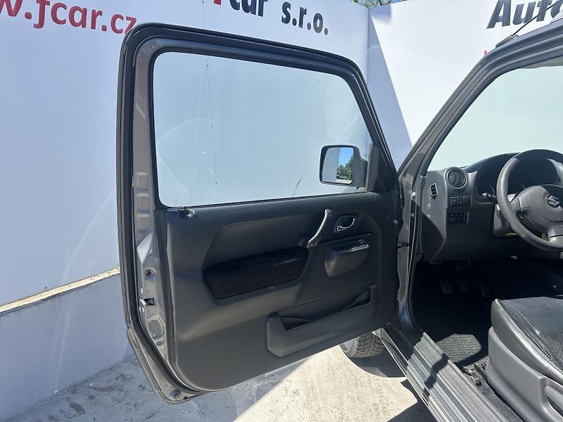 Suzuki Jimny (2006) 1.3i 63KW KLIMA  - fotka 8 z 18