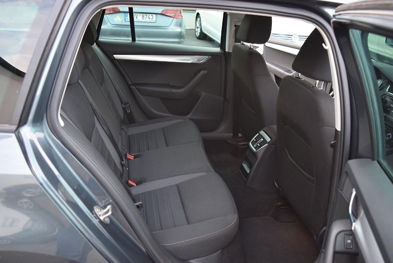 Škoda Octavia (2020) 1.5TSI 110kw AMBITION DSG KAM - fotka 40 z 44