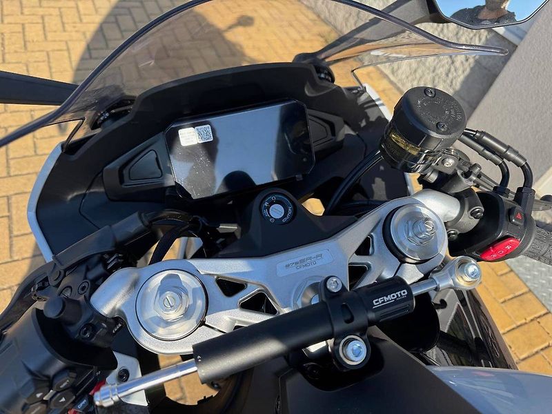 CFMOTO (2026) 675 SR-R - fotka 5 z 6
