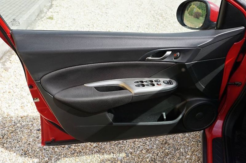 Honda Civic (2011) 1,4i- Vtec 73 kW - fotka 19 z 27