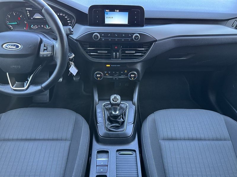 Ford Focus (2020) 1.5EcoBlue Digi Klima Tempomat - fotka 9 z 49