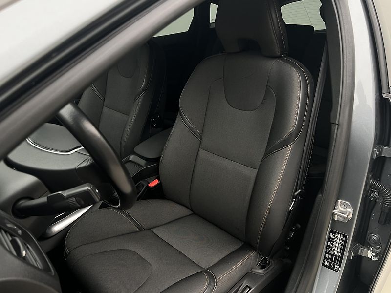 Volvo V40 CC D3 PLUS AUT - fotka 17 z 39