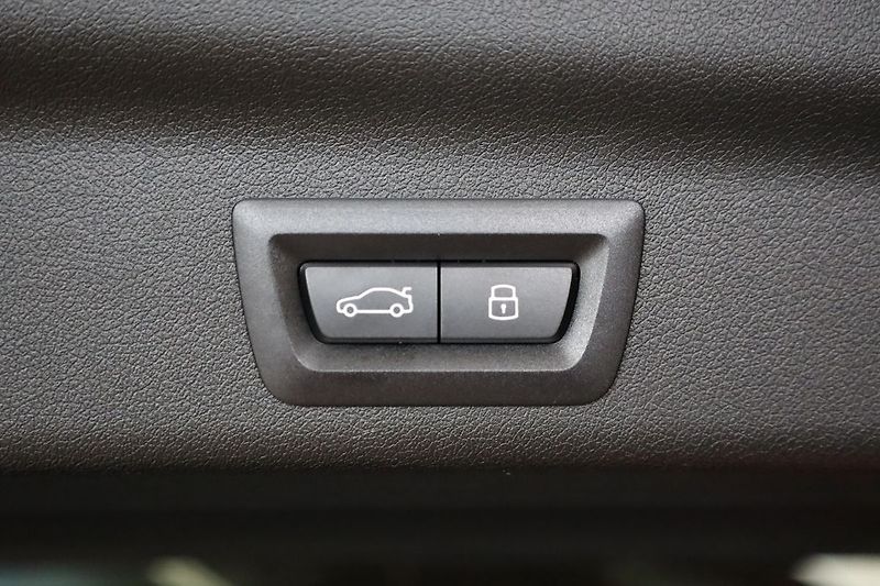 BMW X1 20d sDrive,X-Line,Harman,Tažné - fotka 7 z 33