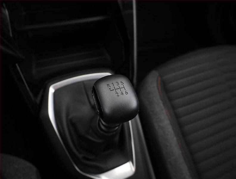 Peugeot 2008 (2021) 1.2 PureTech, ČR,1.maj - fotka 11 z 20