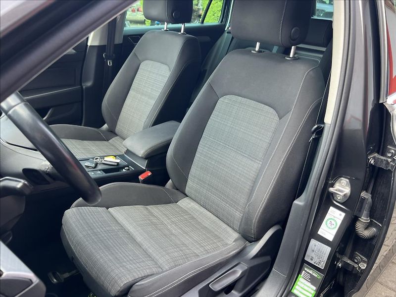 Volkswagen Passat 2,0 TDi Bussines DSG záruka - fotka 13 z 31