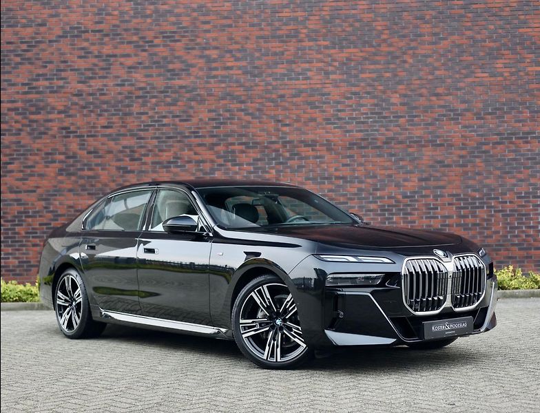 BMW Řada 7 (2023) 740d M SPORT xDrive - fotografie inzerátu