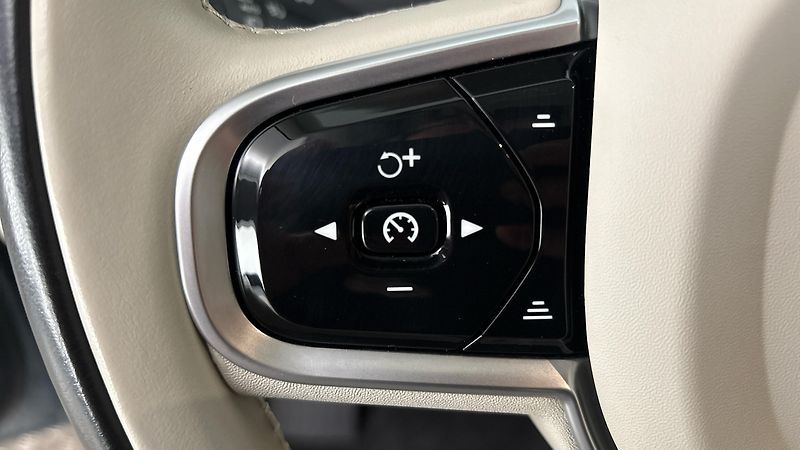 Volvo XC90 2.0 B5 AUT AWD Inscription - fotka 14 z 33