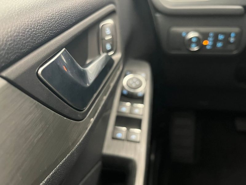 Ford Kuga 2,0 EB  140 kW AWD Titanium - fotka 22 z 58