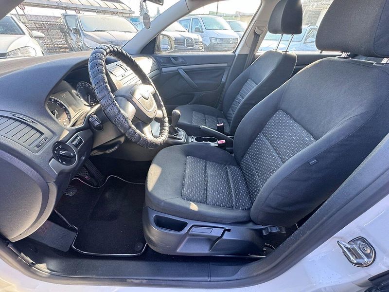 Škoda Octavia (2011) 1,6 TDI 77 KW ITÁLIE STK - fotka 20 z 47