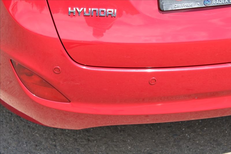 Hyundai i30 1,6 i  NOVÉ V ČR - fotka 27 z 36