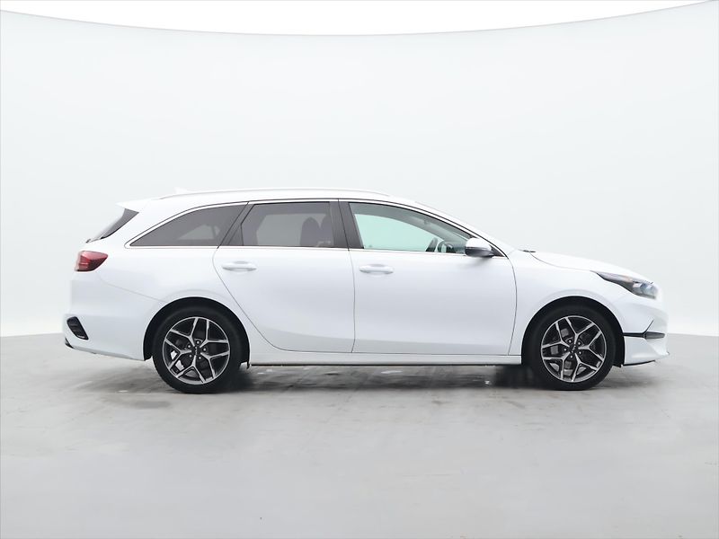 Kia Ceed SW 1,5 T-GDI 118kW TOP DCT CZ - fotka 8 z 30