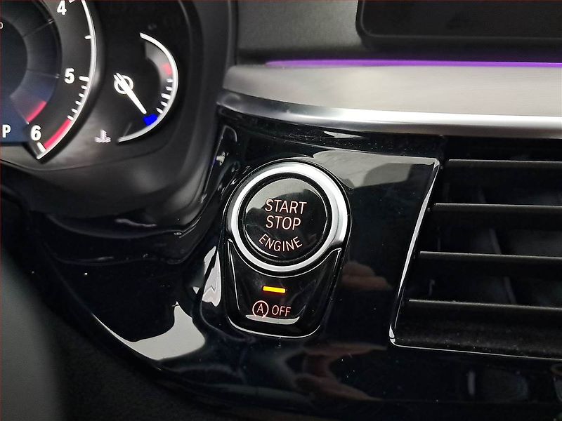 BMW Řada 5 (2018) M Sport 530d xDrive - fotka 17 z 25