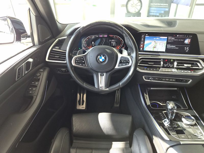 BMW X5 xDrive40i - fotka 19 z 33