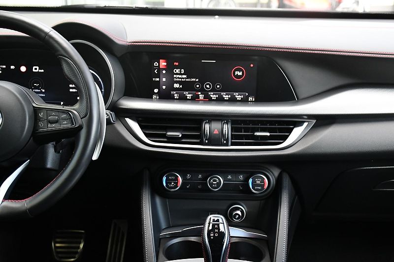 Alfa Romeo Stelvio 2.2 JTDm Competizione Q4 - fotka 7 z 40