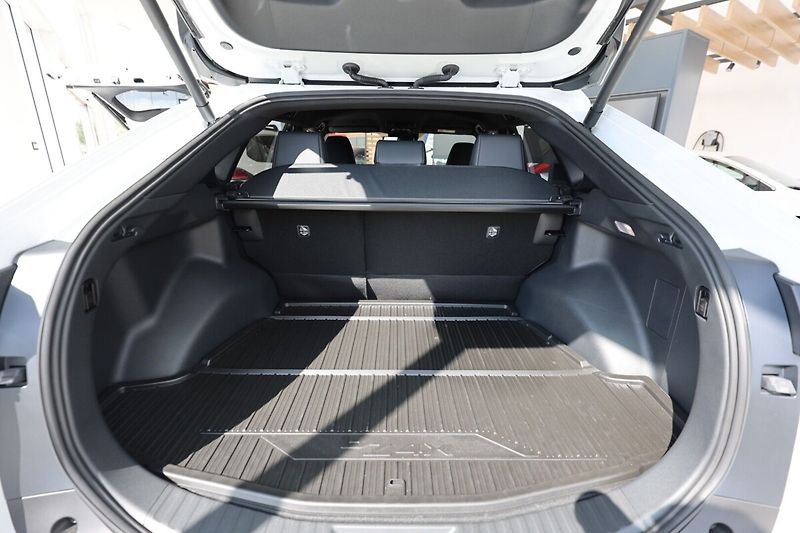 Toyota bZ4X Executive AWD 73.1 kWh - fotka 12 z 18