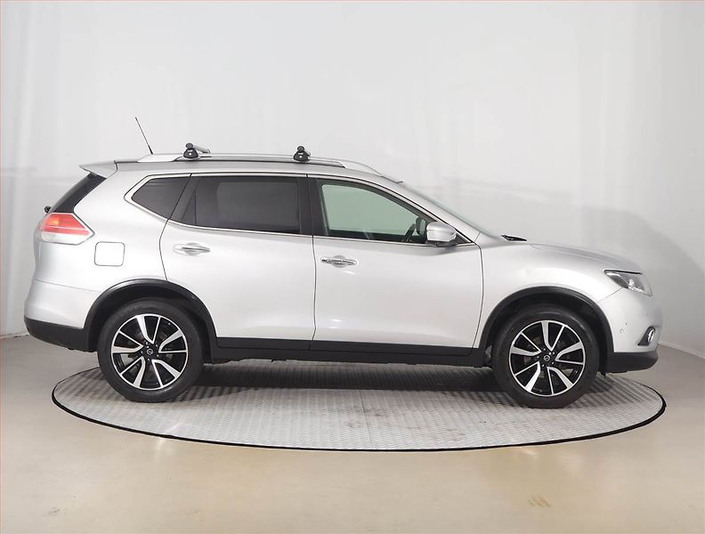 Nissan X-Trail (2015) 1.6 dCi, 4X4, Navi, Xenony - fotka 6 z 26