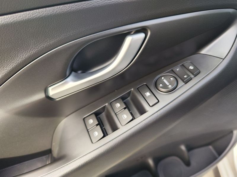 Hyundai i30 1.5 T-GDI/103kW N-Line DCT - fotka 33 z 35