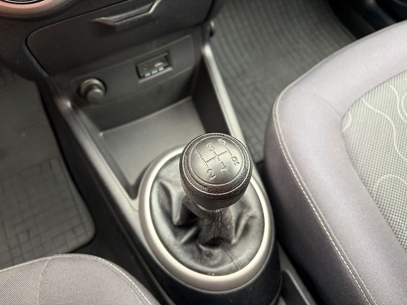 Hyundai i20 1.3 i, ČR, 71 tkm - fotka 16 z 19