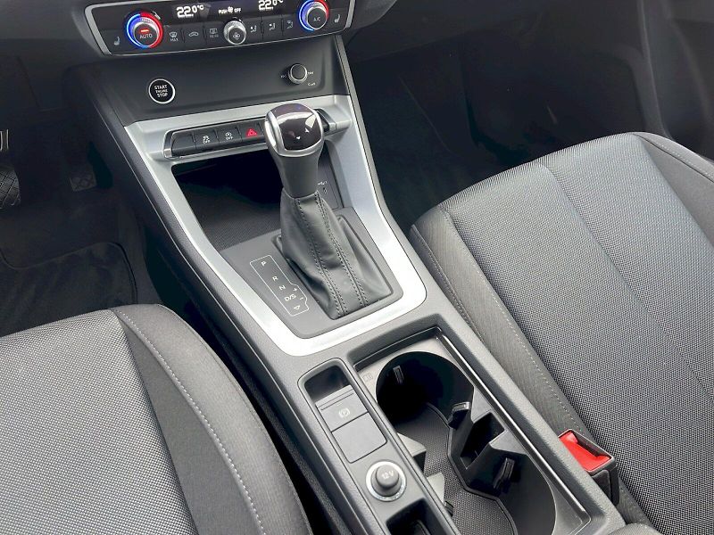 Audi Q3 (2023) 35 TFSI 110 kW S-Line S-tronic - fotka 12 z 33