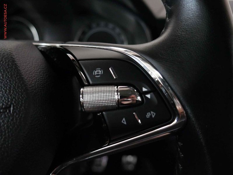 Škoda Kamiq (2023) 1.0 TSI, ČR, Style - fotka 13 z 18