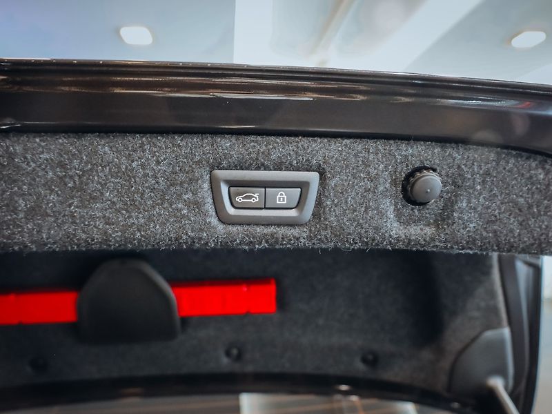 BMW Řada 5 530d xDrive 210 kW - fotka 8 z 28