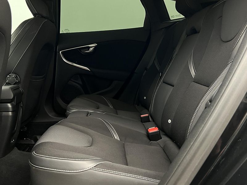 Volvo V40 D2 MOMENTUM - fotka 6 z 34
