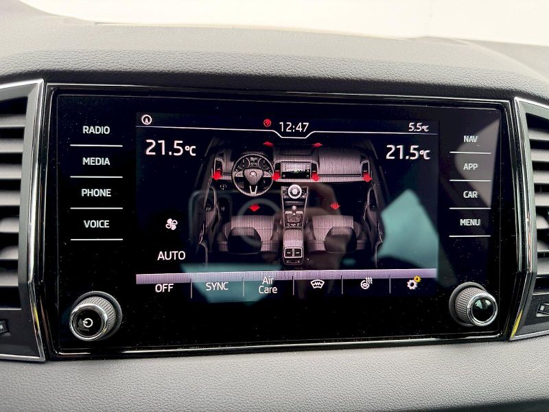 Škoda Karoq (2019) 2.0 TDI 110kW 4x4 Style ACC Si - fotka 23 z 35