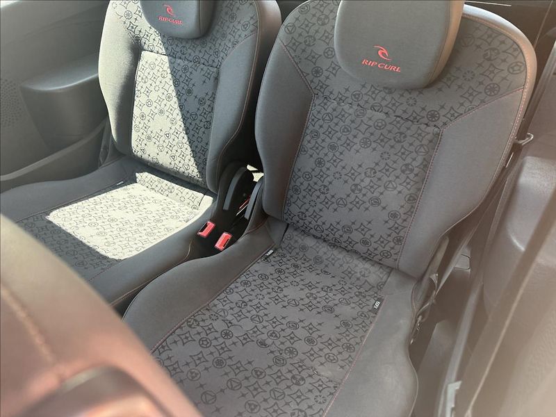 Renault Twingo 1,2 i - fotka 16 z 24