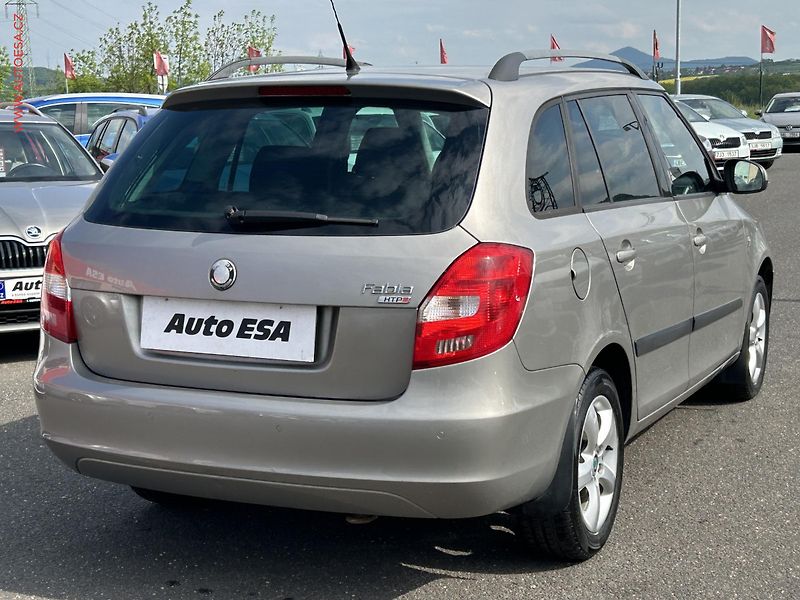 Škoda Fabia (2008) 1.2 12V, ČR, AC, park.asist - fotka 4 z 14