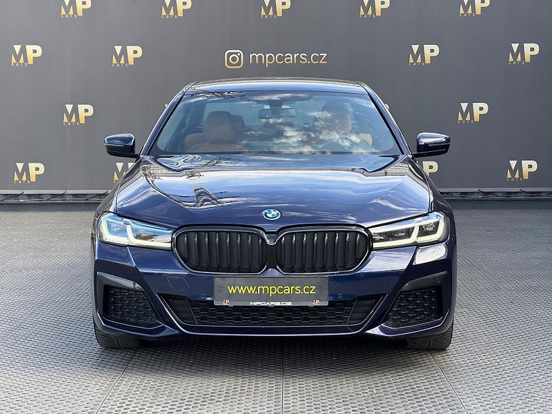 BMW Řada 5 (2022) 545e xDrive M Sport, DPH - fotka 2 z 56