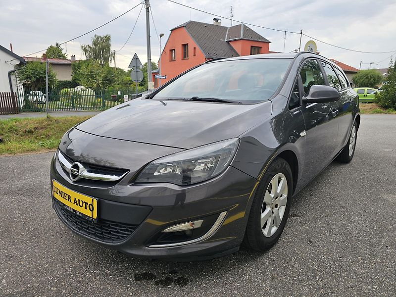 Opel Astra (2013) J 1.7CDTI - fotka 1 z 17