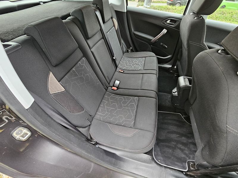 Peugeot 2008 (2016) 1.2i TAŽNÉ  - fotka 14 z 18