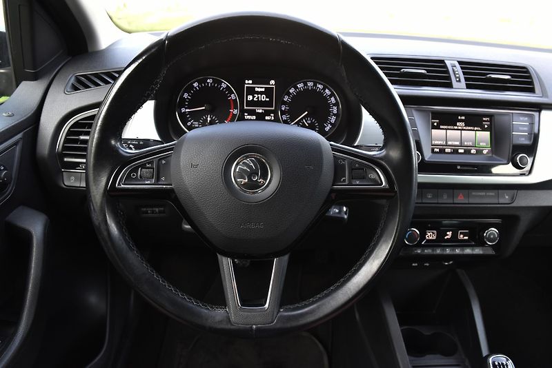 Škoda Fabia 1.2 TSi STYLE,KLIMA,VÝHŘEV,PDC - fotka 12 z 46