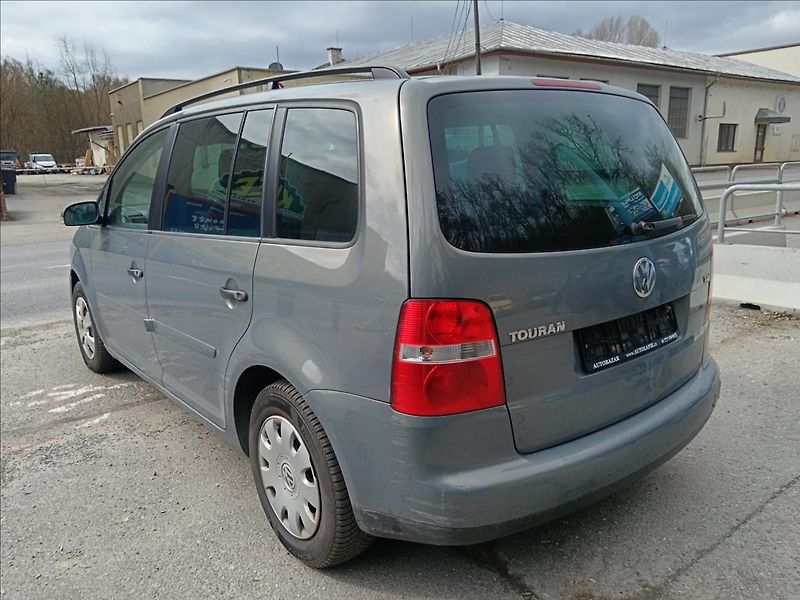 Volkswagen Touran 1,9 TDi Conceptline - fotka 7 z 17