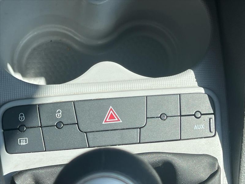 Seat Ibiza 1,2 i 12V 3dvéřová - fotka 17 z 23