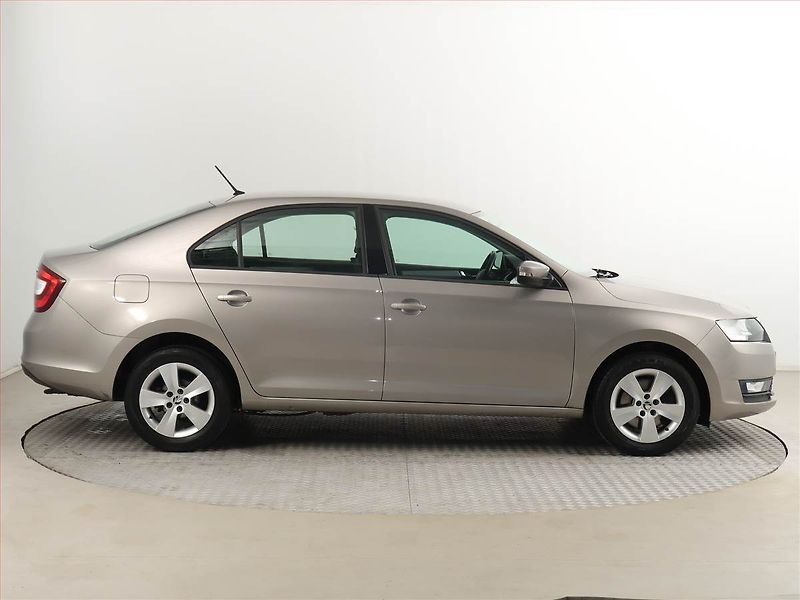 Škoda Rapid (2019) Ambition Plus 1.0 TSI, ČR - fotka 6 z 15