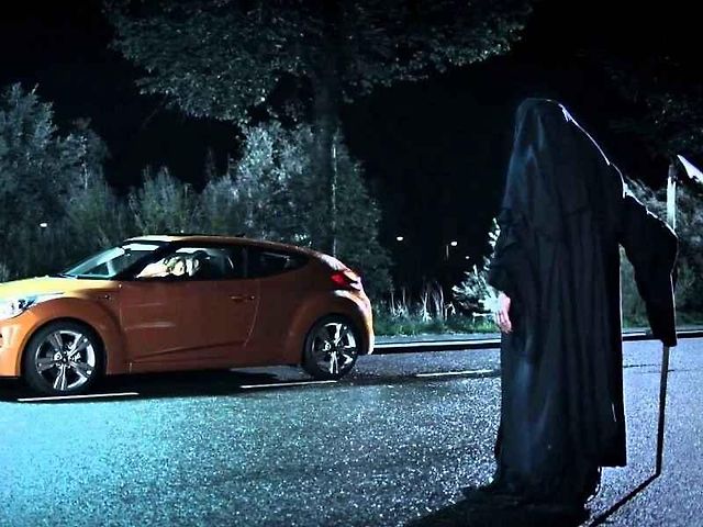 Zakázaná reklama na Hyundai Veloster.
