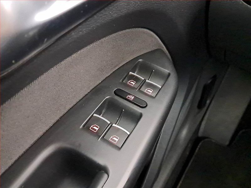 Volkswagen Touran (2011) Comfortline 1.6 TDI, Navi - fotka 17 z 18