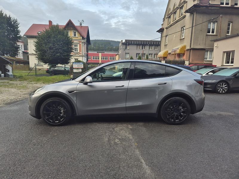 Tesla Model Y LONG RANGE DUAL MOTOR 95,0% - fotka 6 z 49