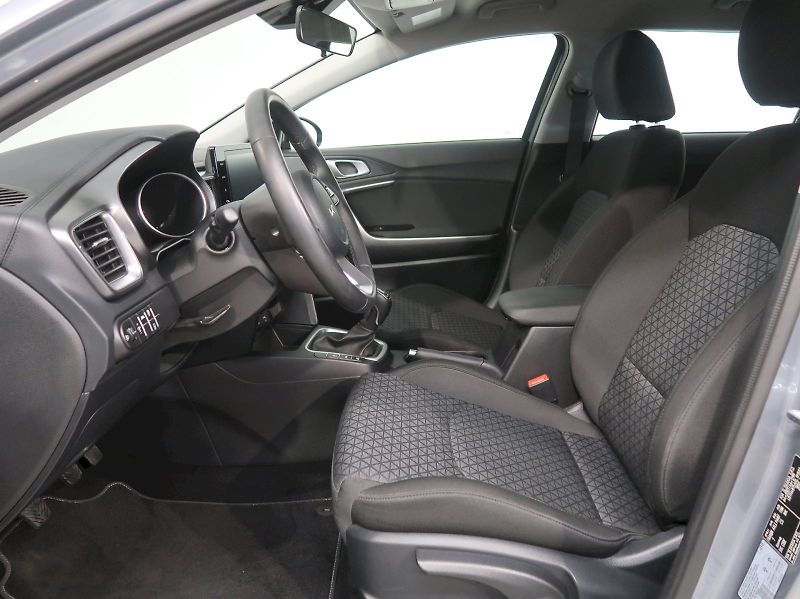 Kia Ceed (2024) FRESH 1.5T-GDI 118kW ZÁRUKA - fotka 10 z 33