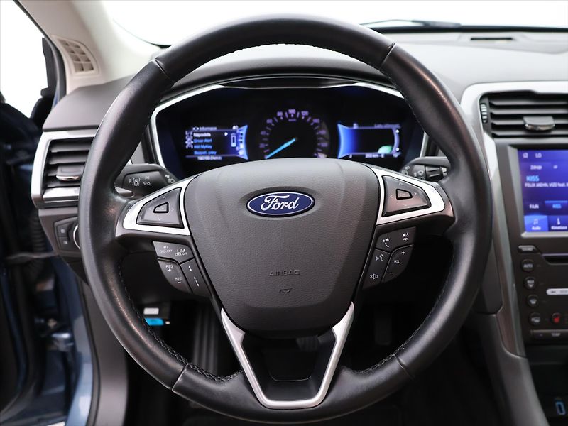 Ford Mondeo 2,0 Hybrid iCVT 103kW Vignale - fotka 18 z 35