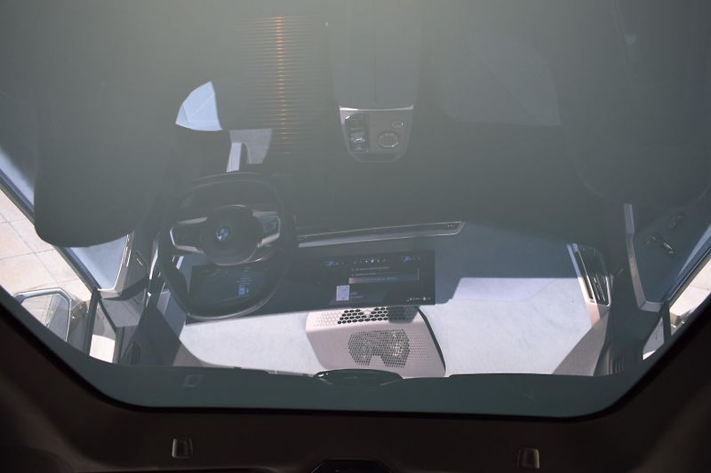 BMW iX (2024) iX40xD/pano/360 - fotka 41 z 46