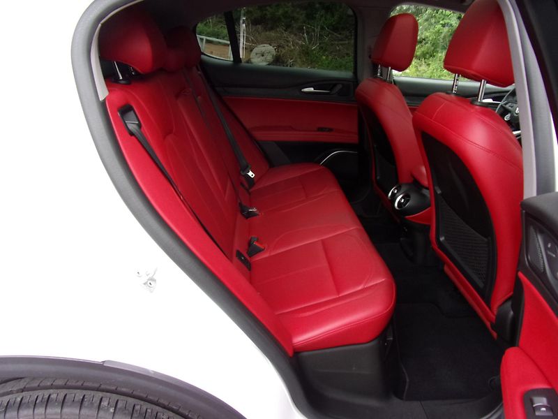 Alfa Romeo Stelvio (2020) 2.0TURBO 206kW PANORAMA VÝBAVA - fotka 24 z 27