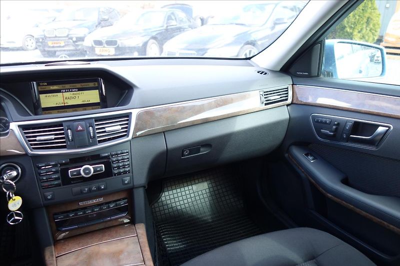 Mercedes-Benz Třídy E 350 CDi 195KW,ELEGANCE. - fotka 20 z 35