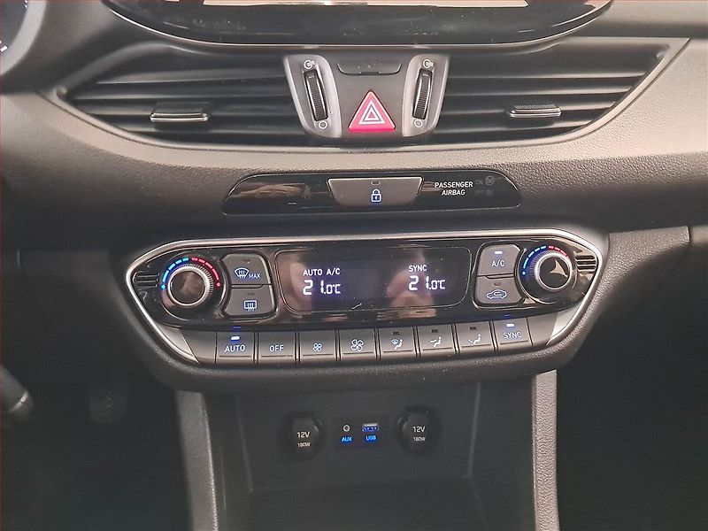 Hyundai i30 (2019) Style 1.4 T-GDI, ČR,1.maj - fotka 18 z 18