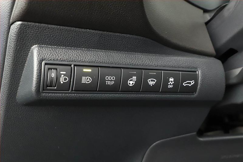 Toyota Corolla (2024) 1.8 Hybrid - fotka 10 z 20