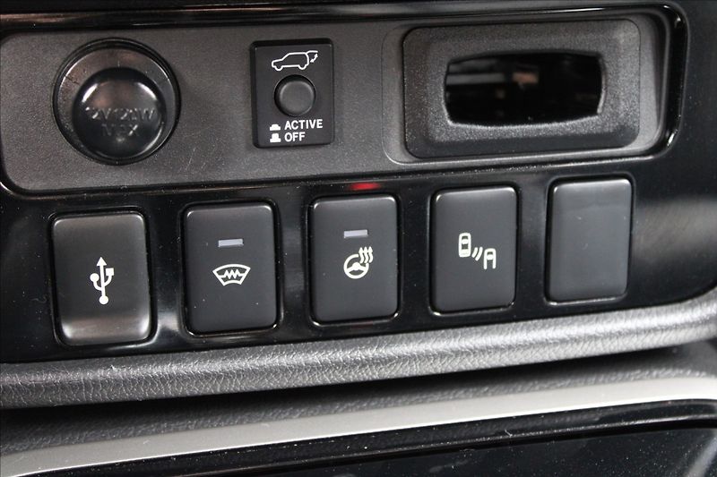 Mitsubishi Outlander 2,0 i  A/T,4x4,7.MÍST,INSTYLE+ - fotka 16 z 38