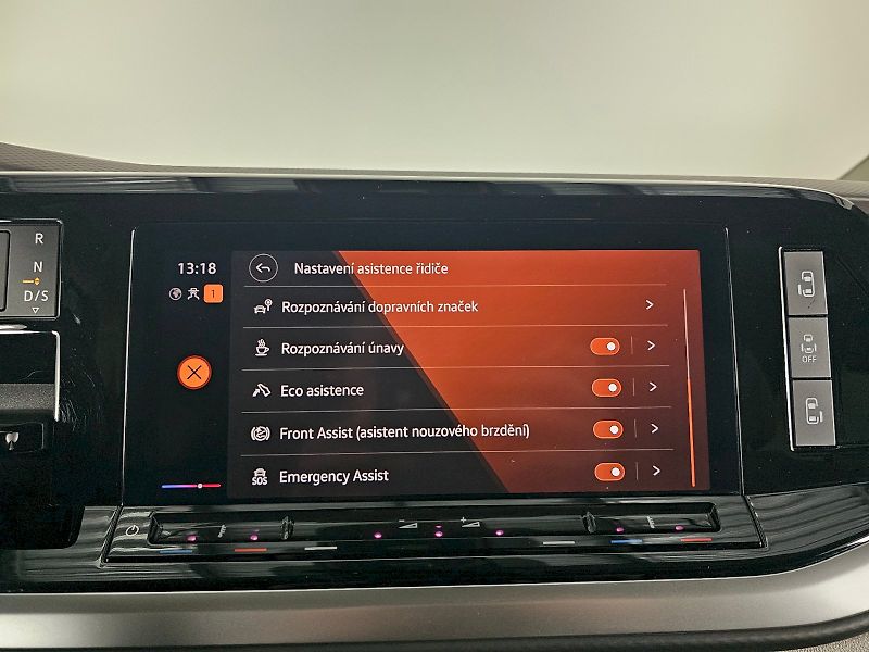 Volkswagen Multivan (2023) 2.0TDI DSG 110KW STYLE TAŽNÉ N - fotka 18 z 35